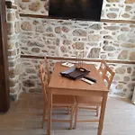 Marina's - White & Stone Appartement Olympiada
