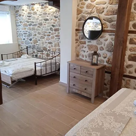 Apartment Marina's - White & Stone