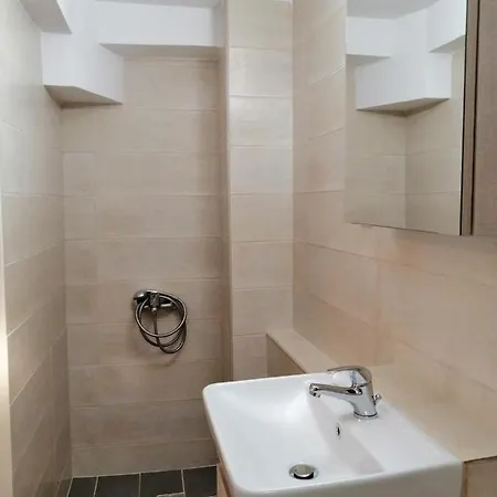 Marina's - White & Stone Apartment