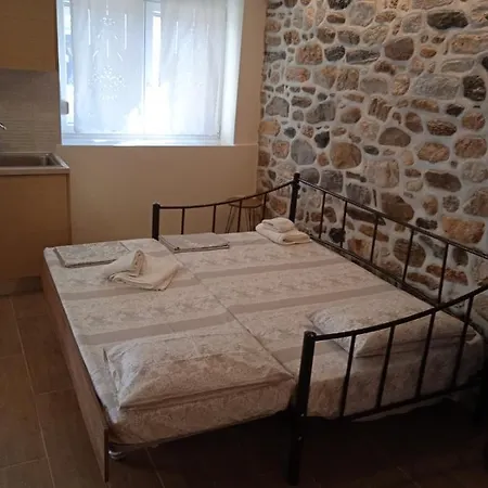 Marina's - White & Stone Apartment