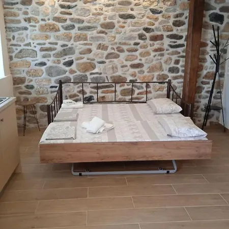 Apartment Marina's - White & Stone
