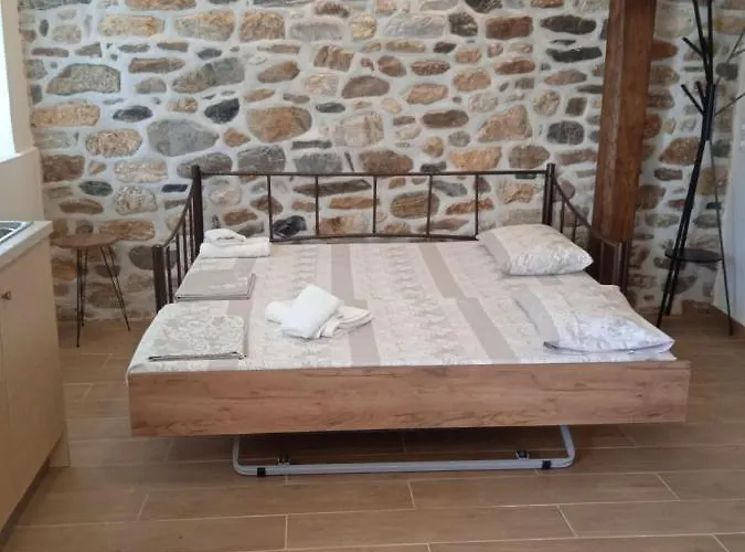 דירה Marina's - White & Stone