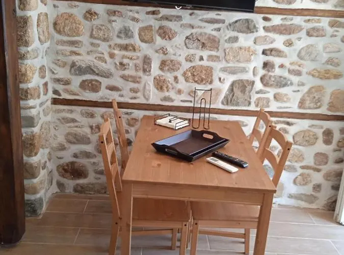 Marina's - White & Stone Apartamento Olympiada